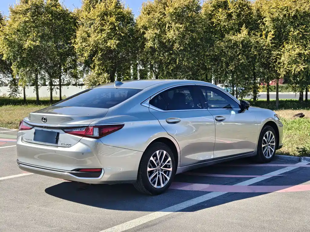 Lexus ES — фото 6