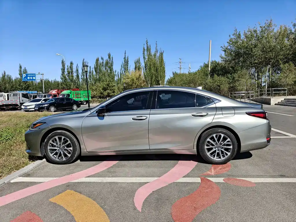 Lexus ES — фото 7