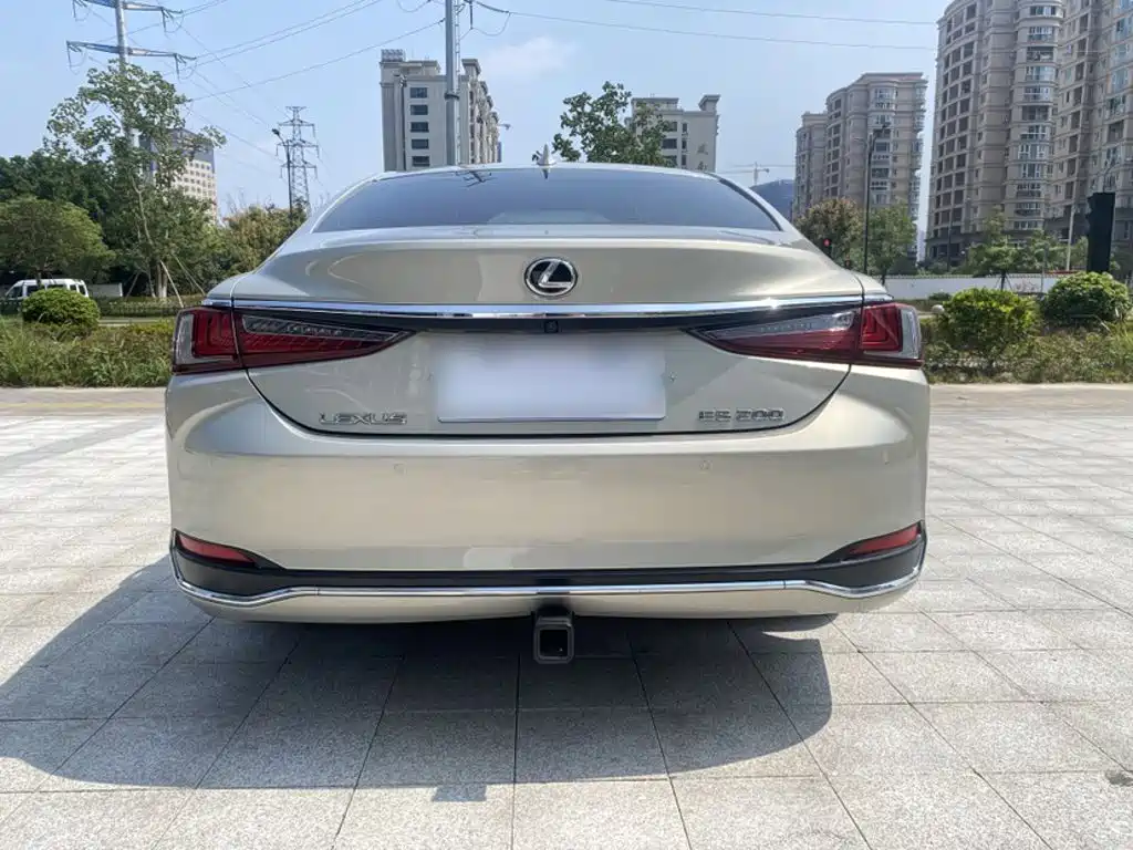Lexus ES — фото 13