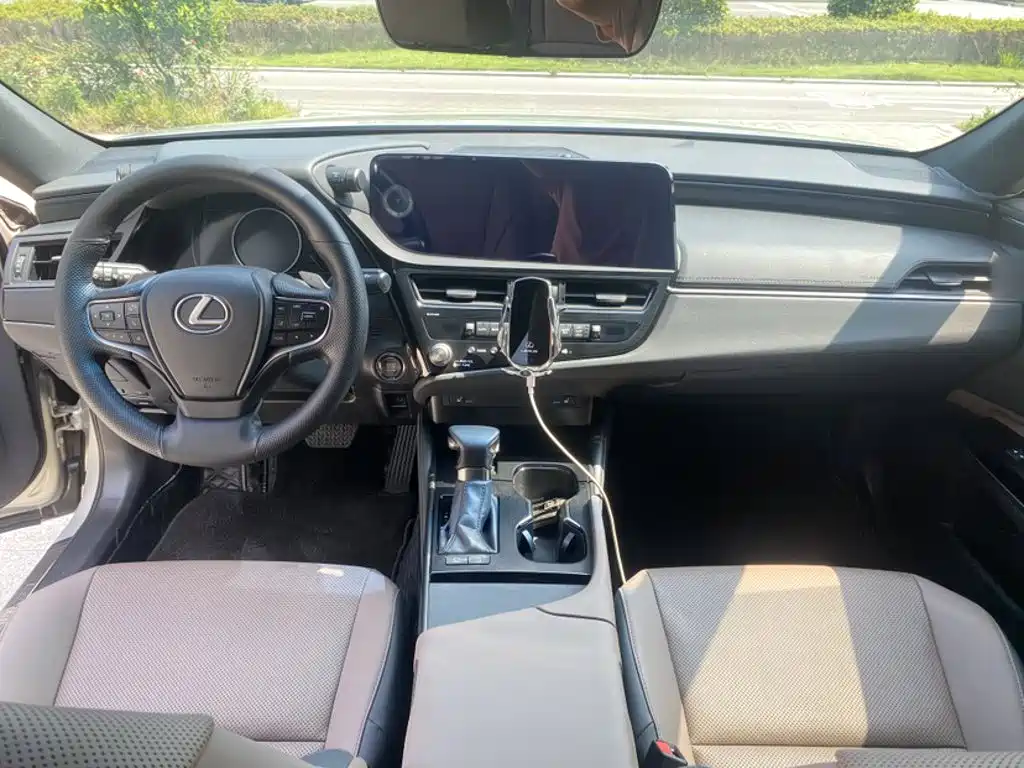 Lexus ES — фото 14