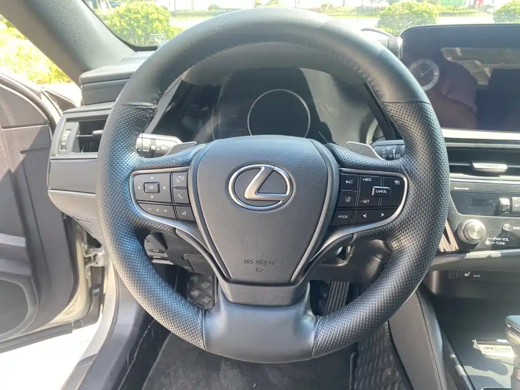 Lexus ES — фото 15