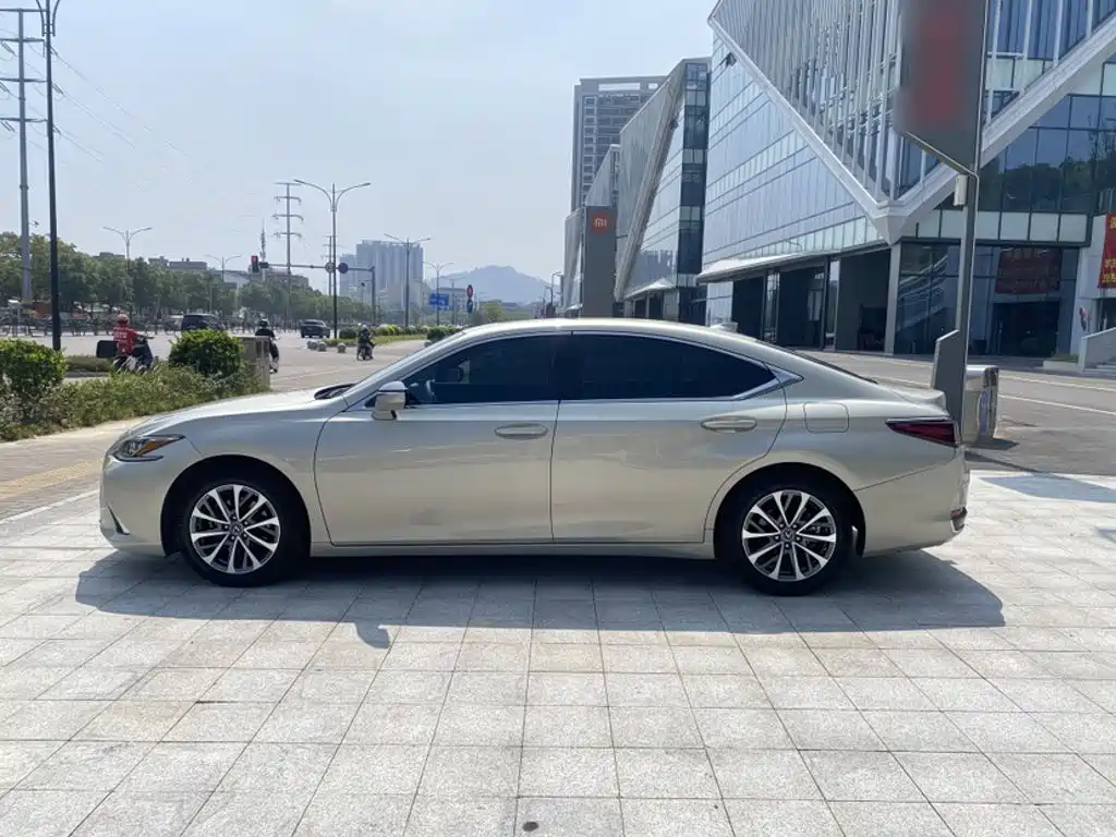 Lexus ES — фото 7