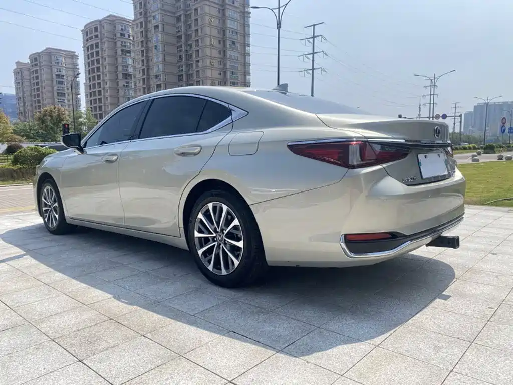 Lexus ES — фото 8