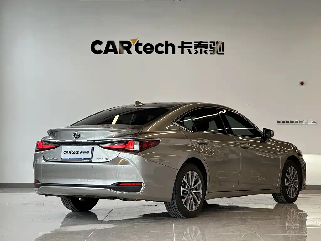 Lexus ES — фото 5