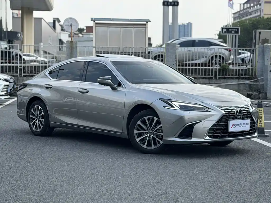 Lexus ES — фото 5