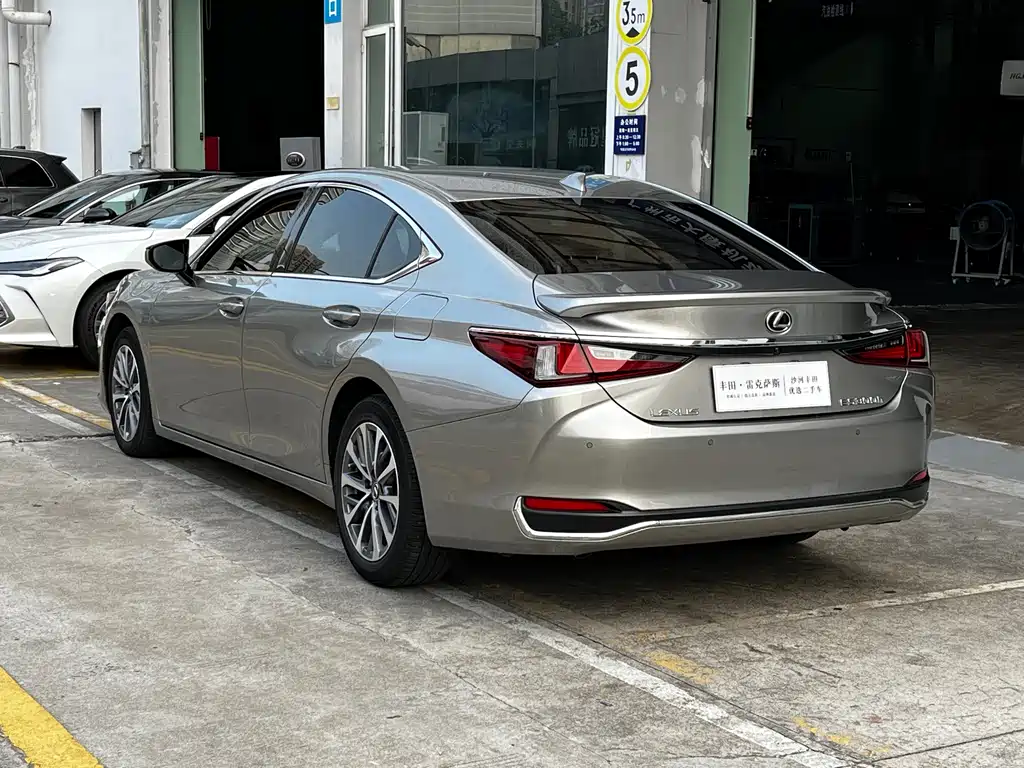 Lexus ES — фото 4