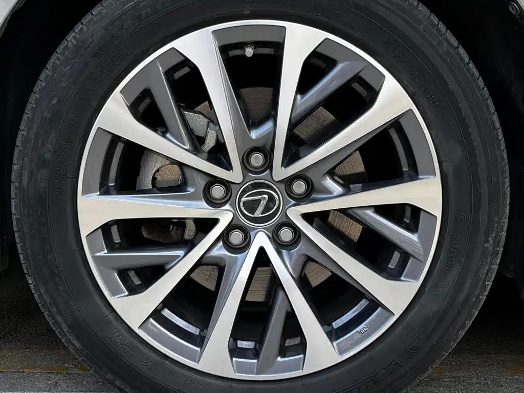 Lexus ES — фото 8