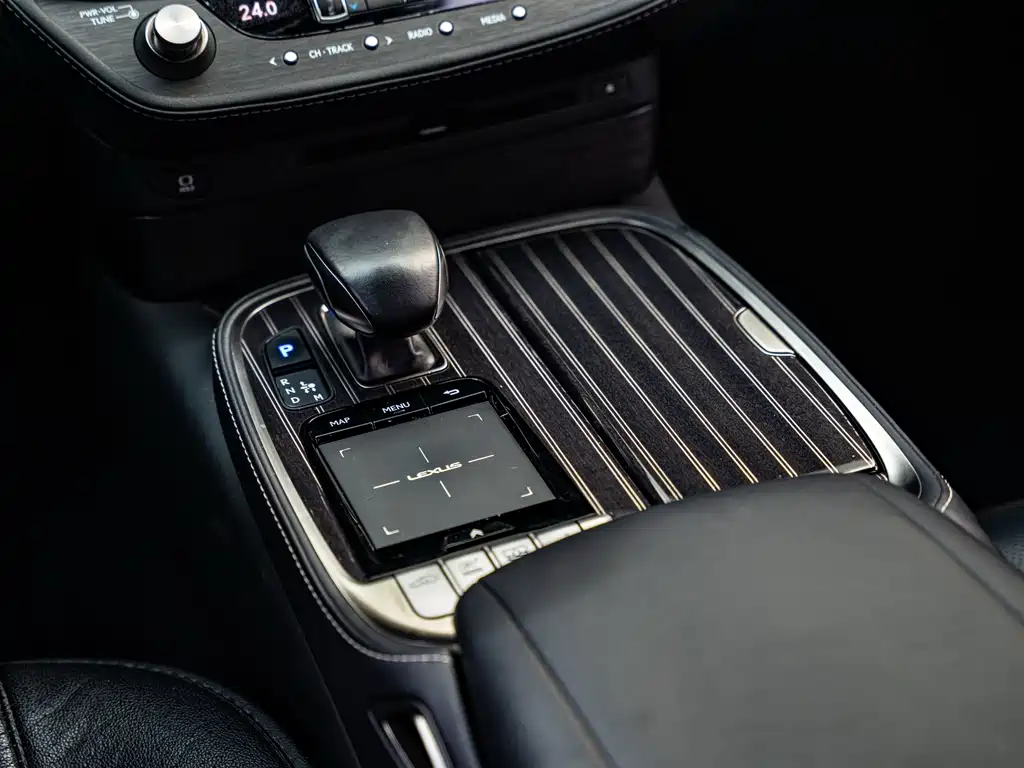 Lexus LS — фото 14
