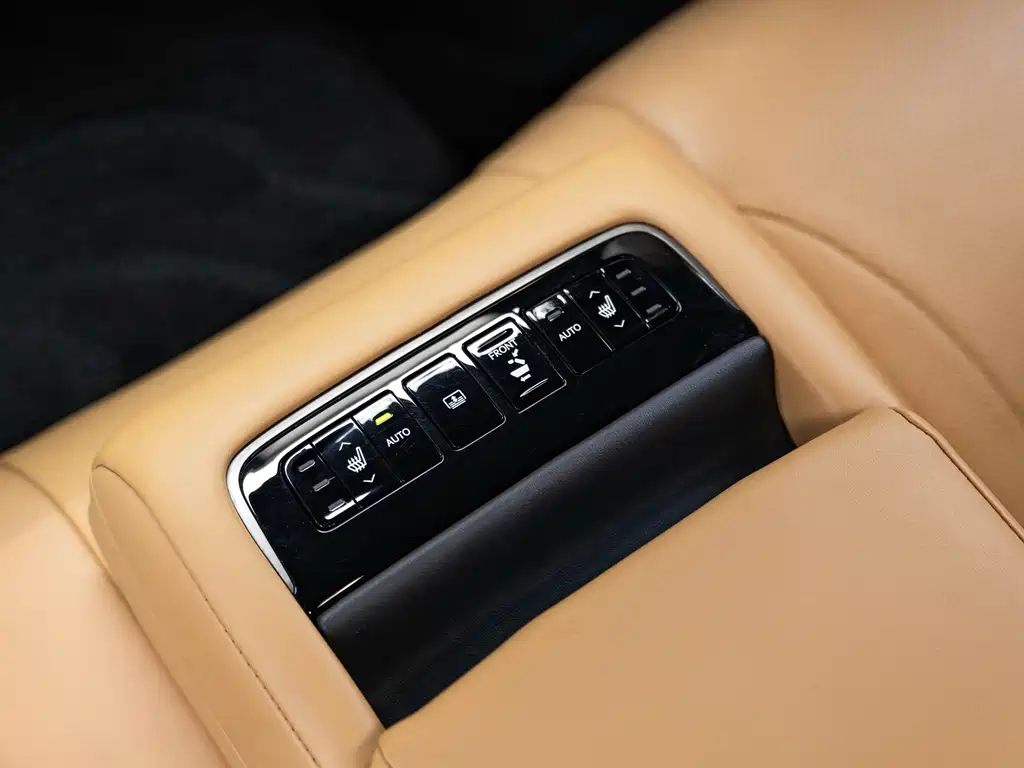 Lexus LS — фото 18