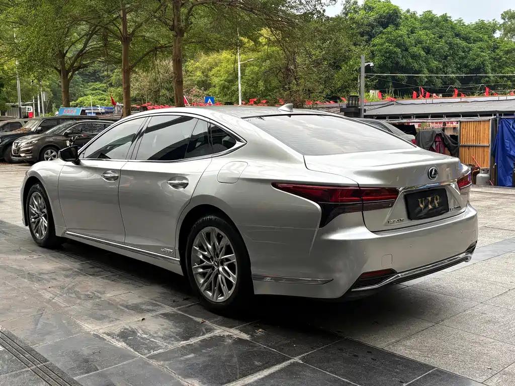 Lexus LS — фото 11