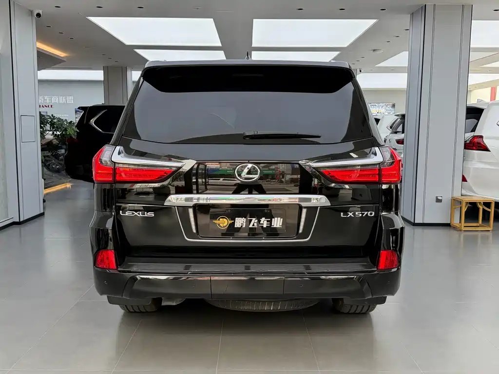 Lexus LX — фото 3