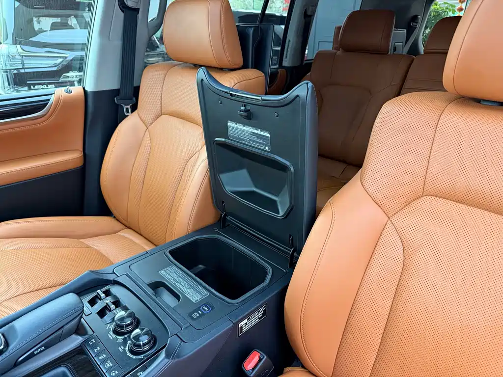 Lexus LX — фото 9