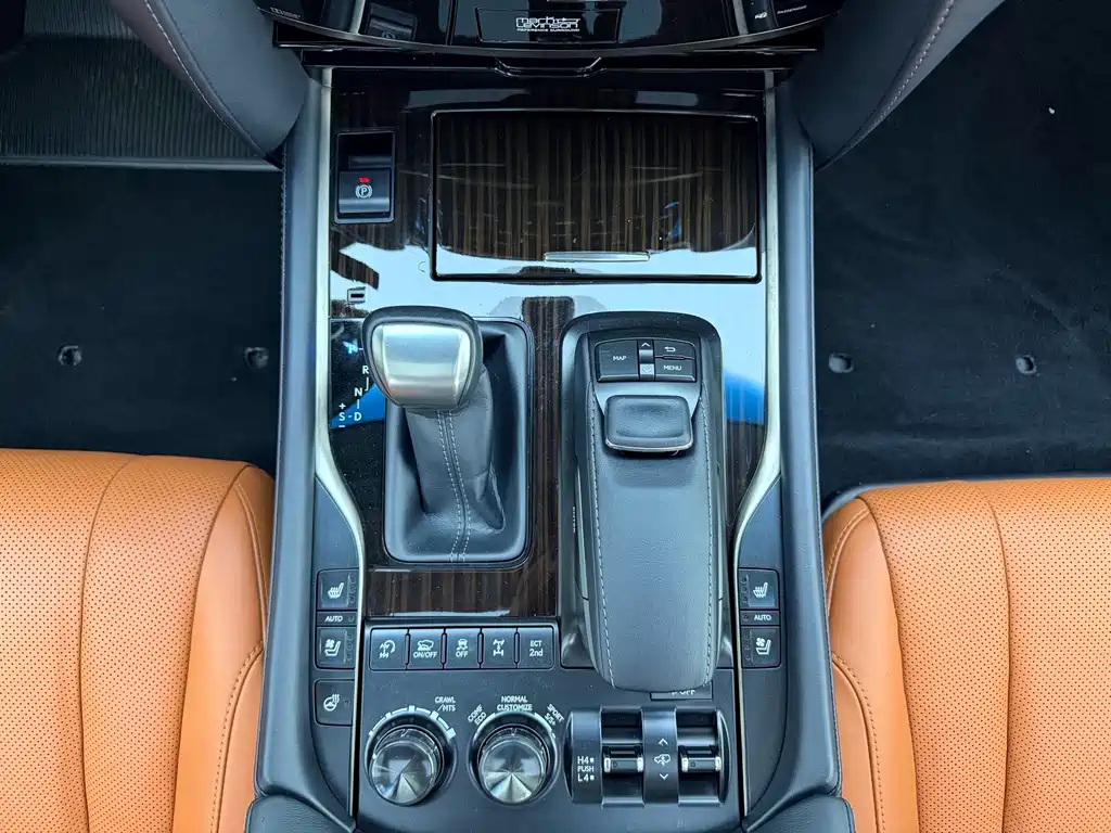 Lexus LX — фото 10