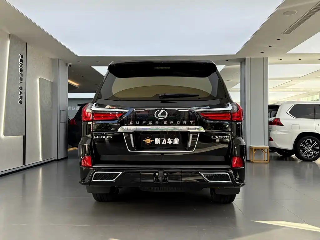 Lexus LX — фото 3