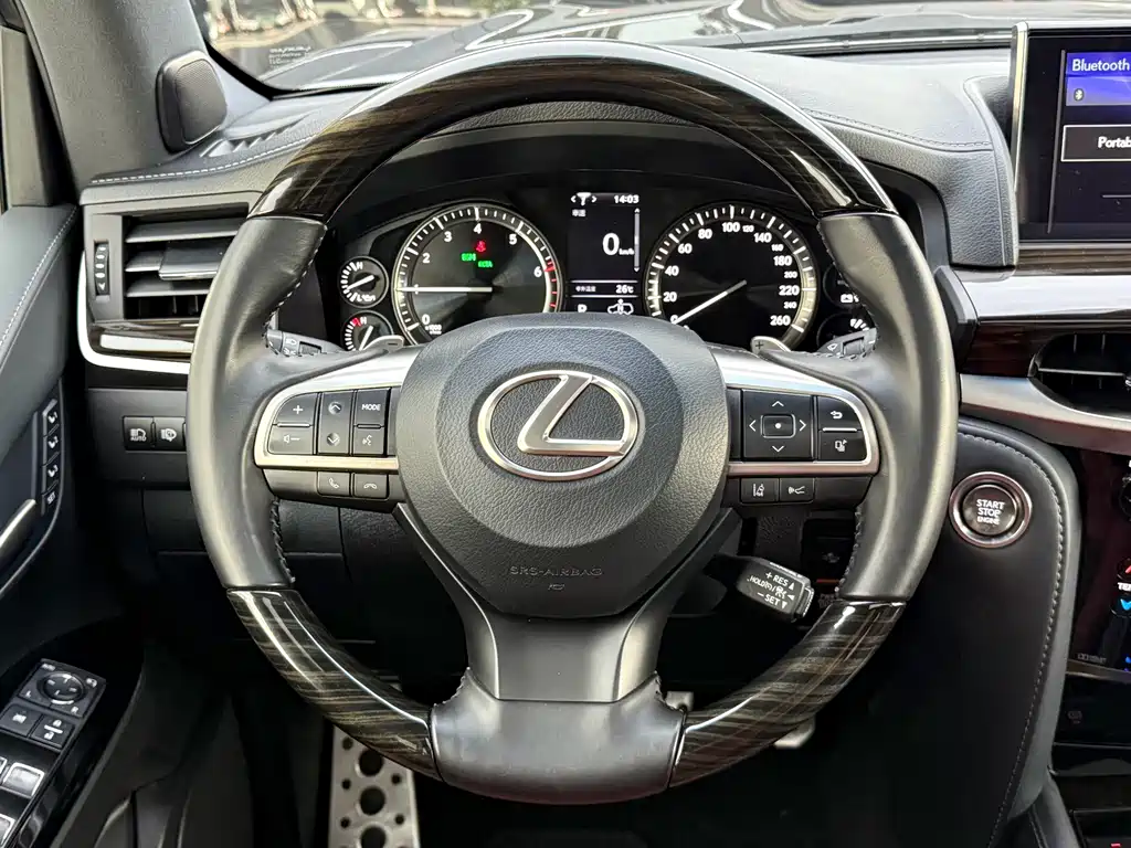 Lexus LX — фото 5