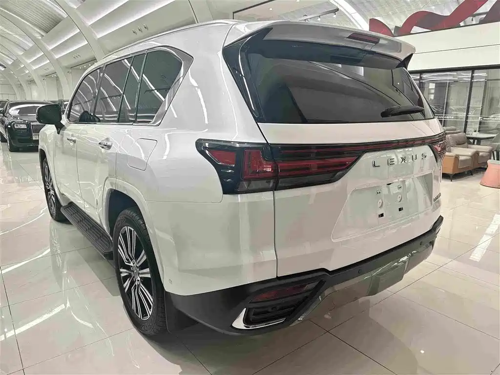 Lexus LX — фото 18