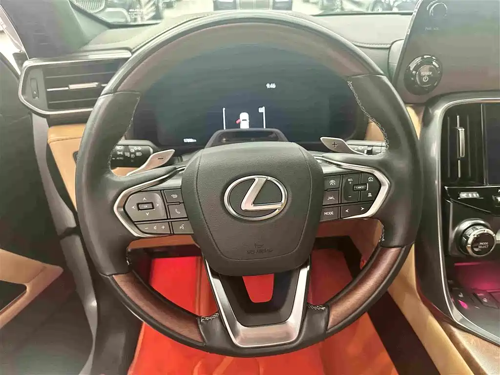 Lexus LX — фото 7