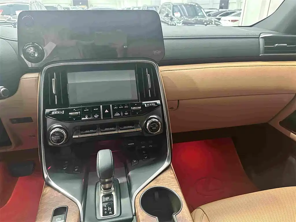 Lexus LX — фото 9