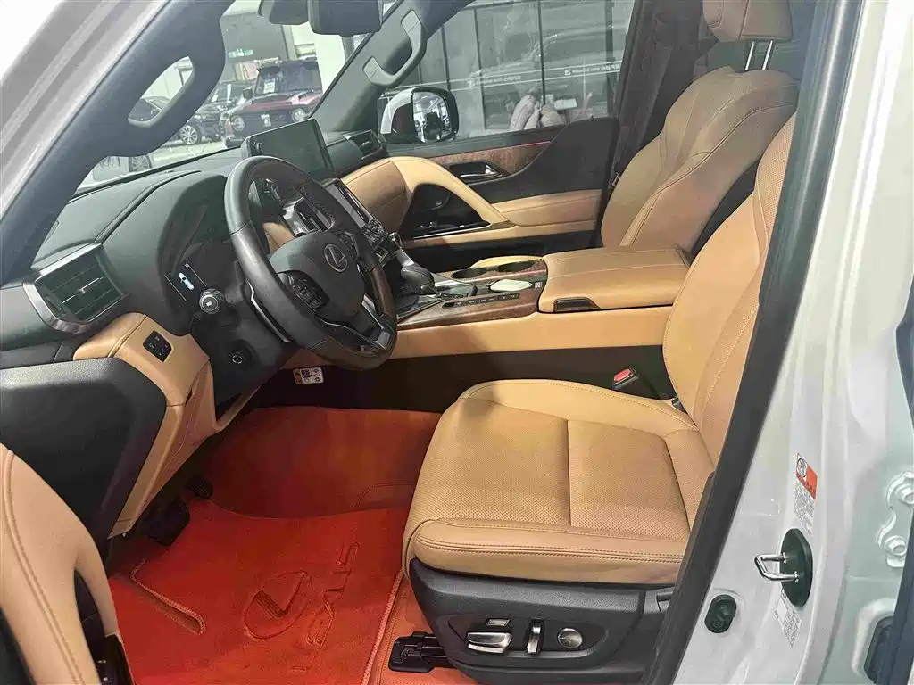 Lexus LX — фото 10