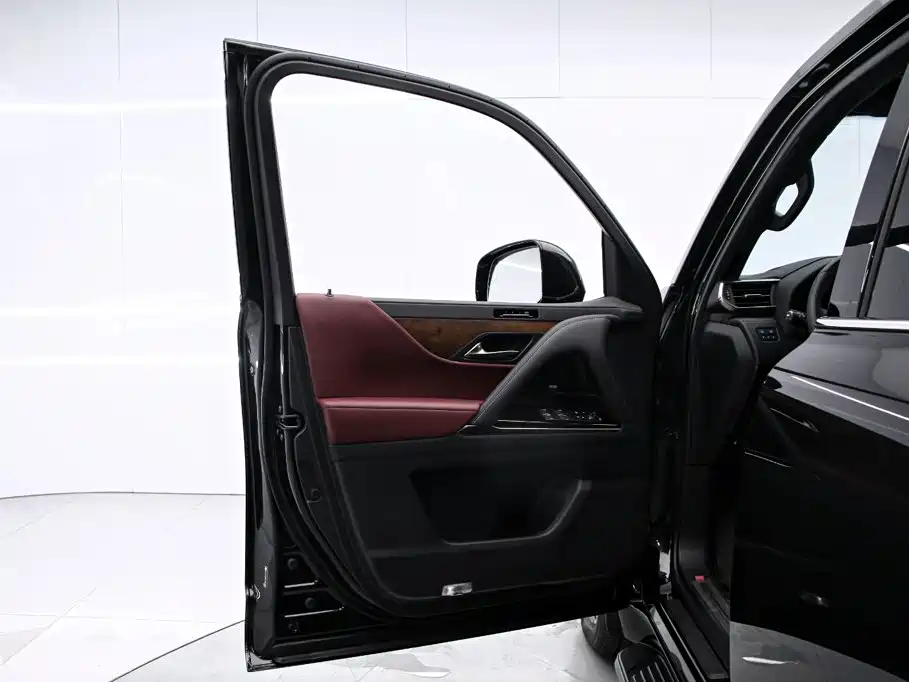 Lexus LX — фото 13