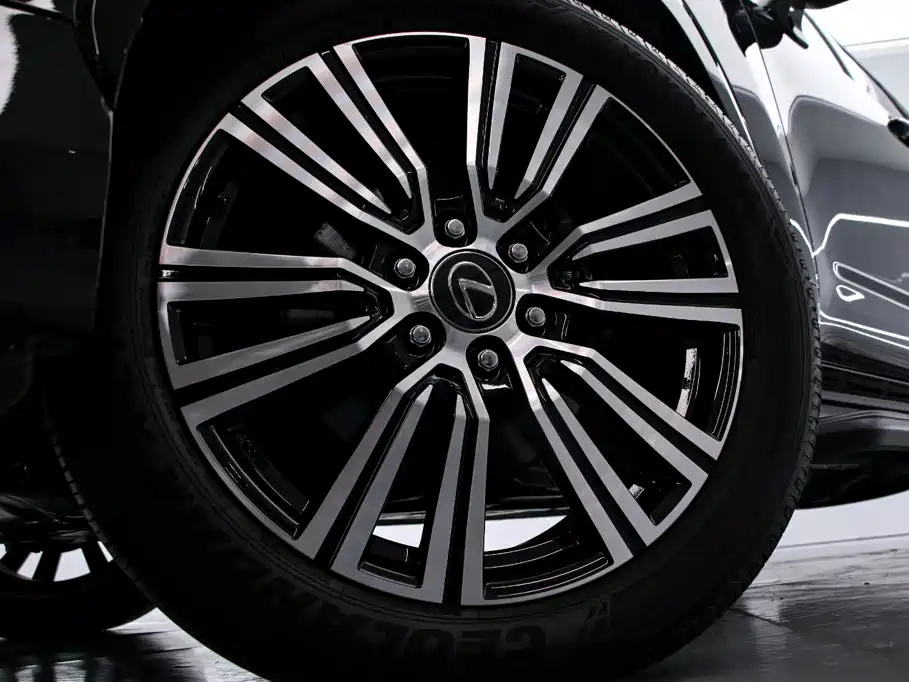 Lexus LX — фото 21