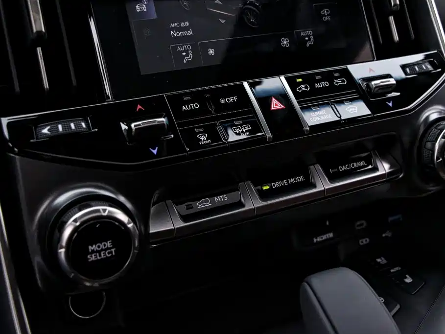 Lexus LX — фото 9