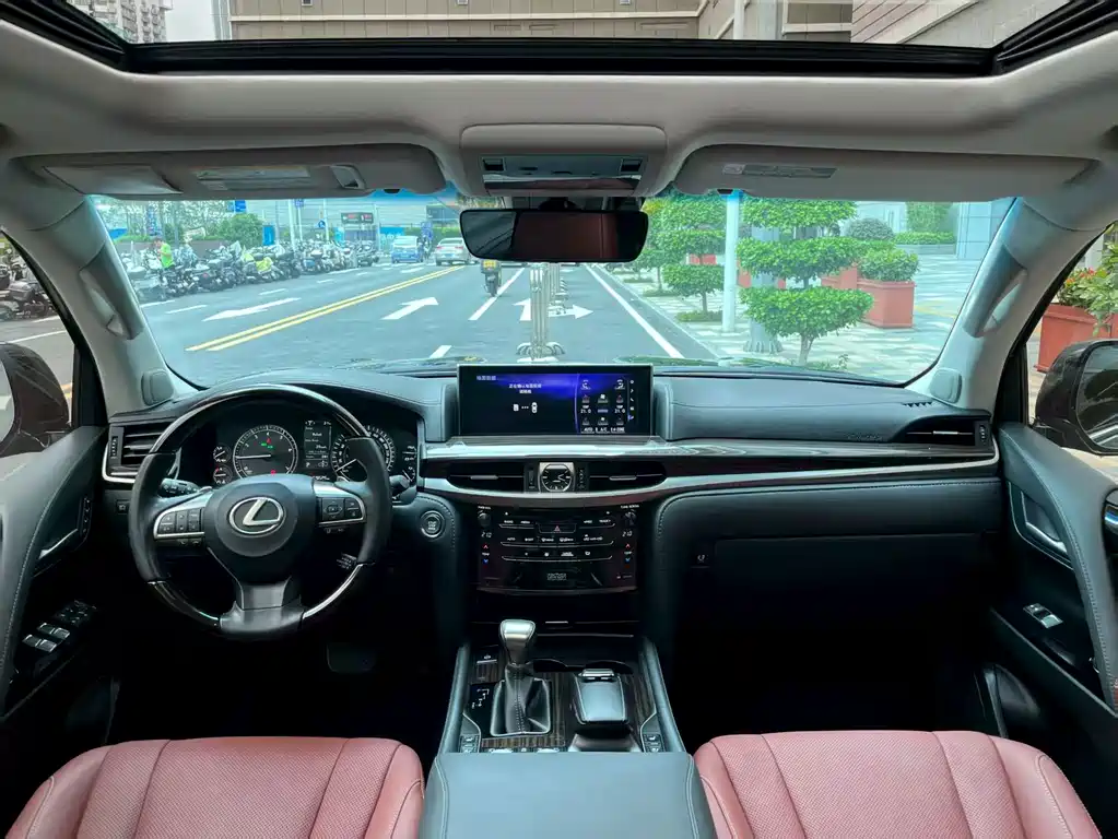 Lexus LX — фото 11