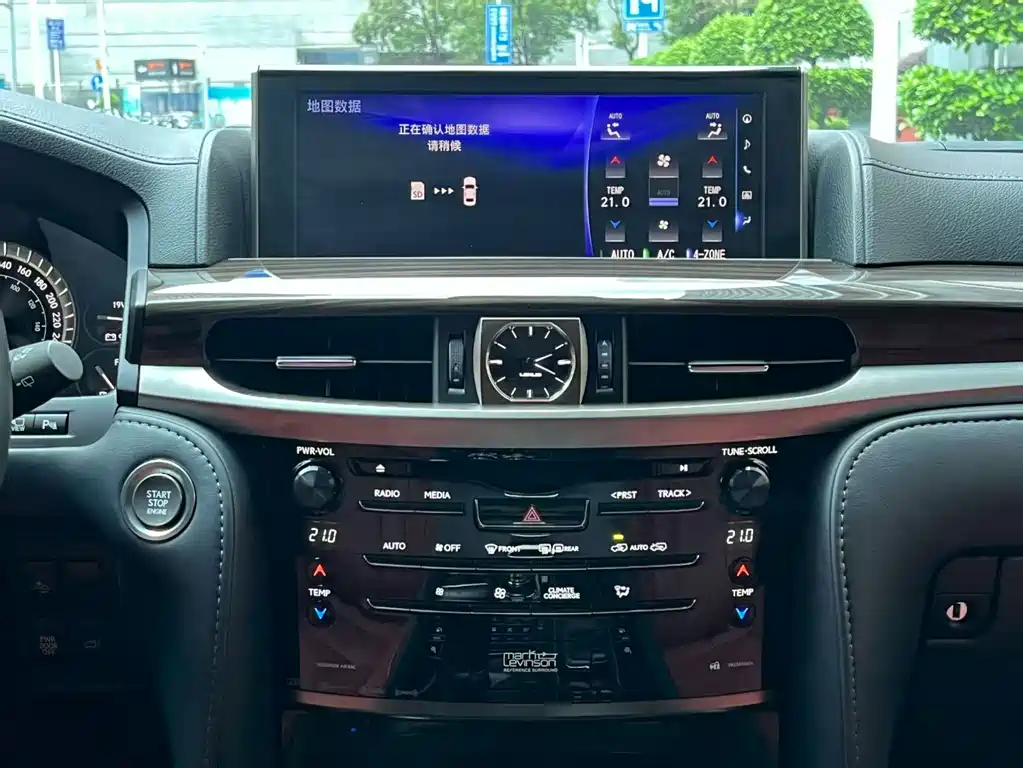 Lexus LX — фото 13