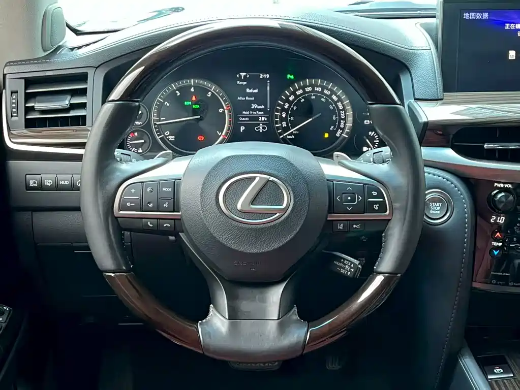Lexus LX — фото 14