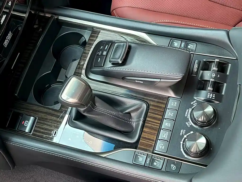 Lexus LX — фото 19