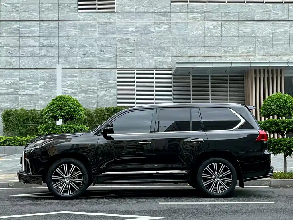 Lexus LX — фото 3