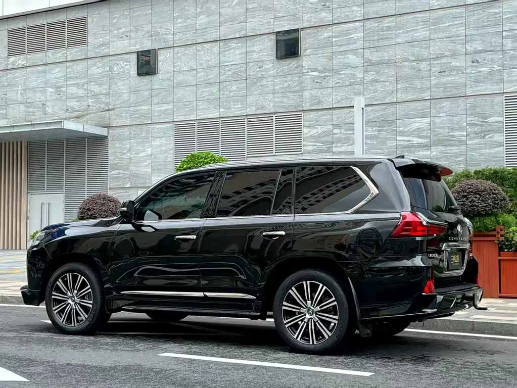 Lexus LX — фото 4