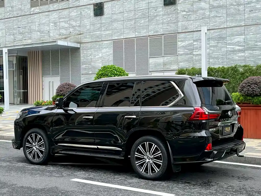 Lexus LX — фото 7