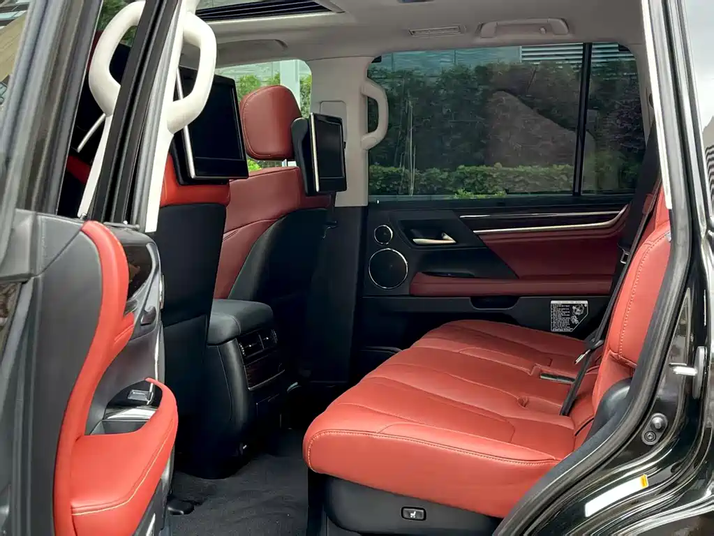 Lexus LX — фото 10