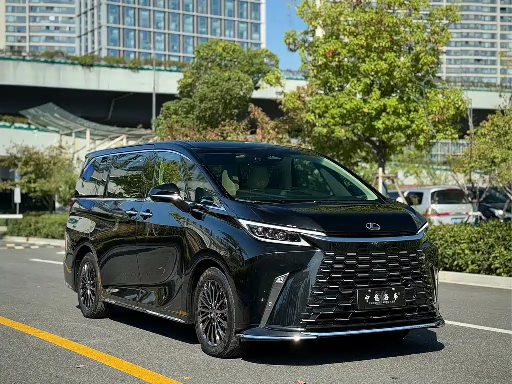 Lexus LM — фото 4