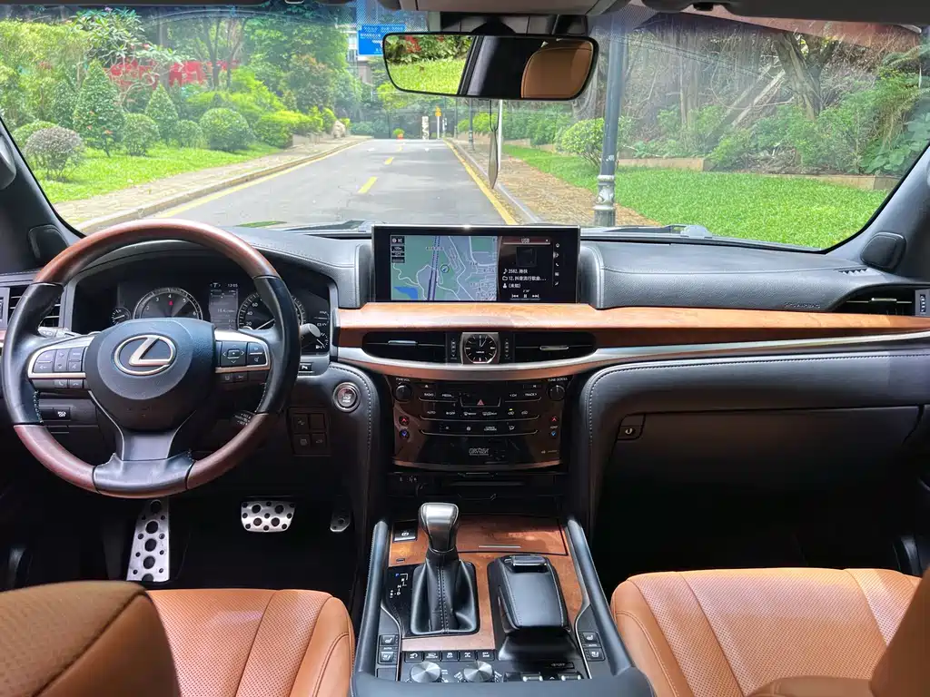 Lexus LX — фото 5