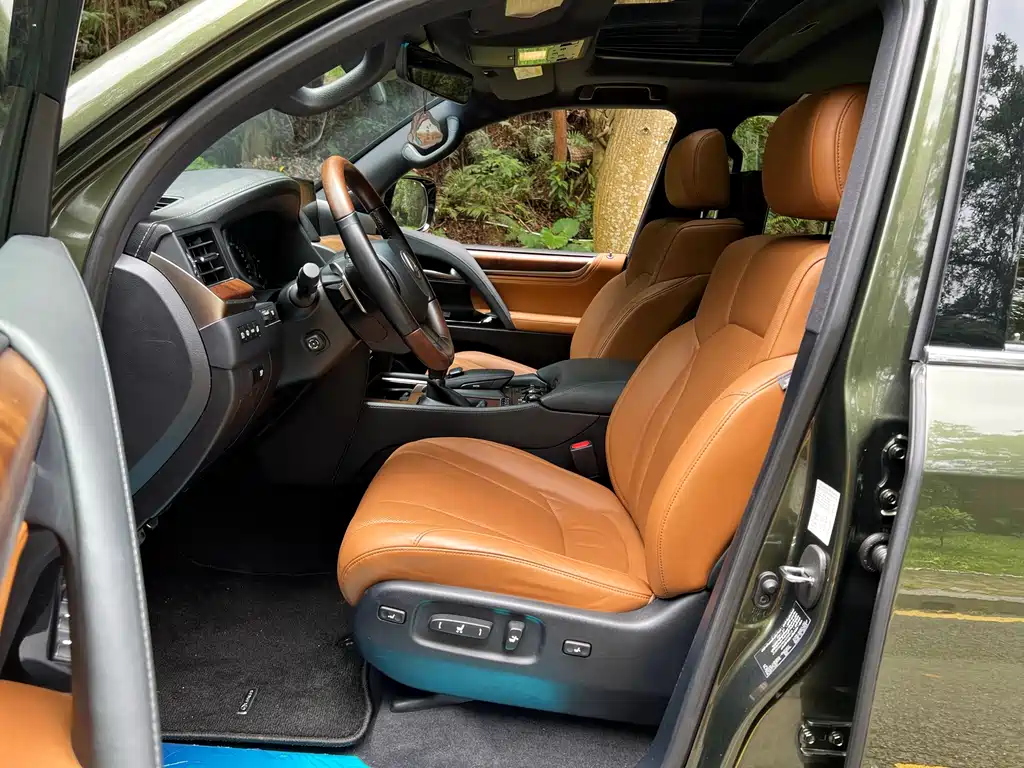 Lexus LX — фото 9