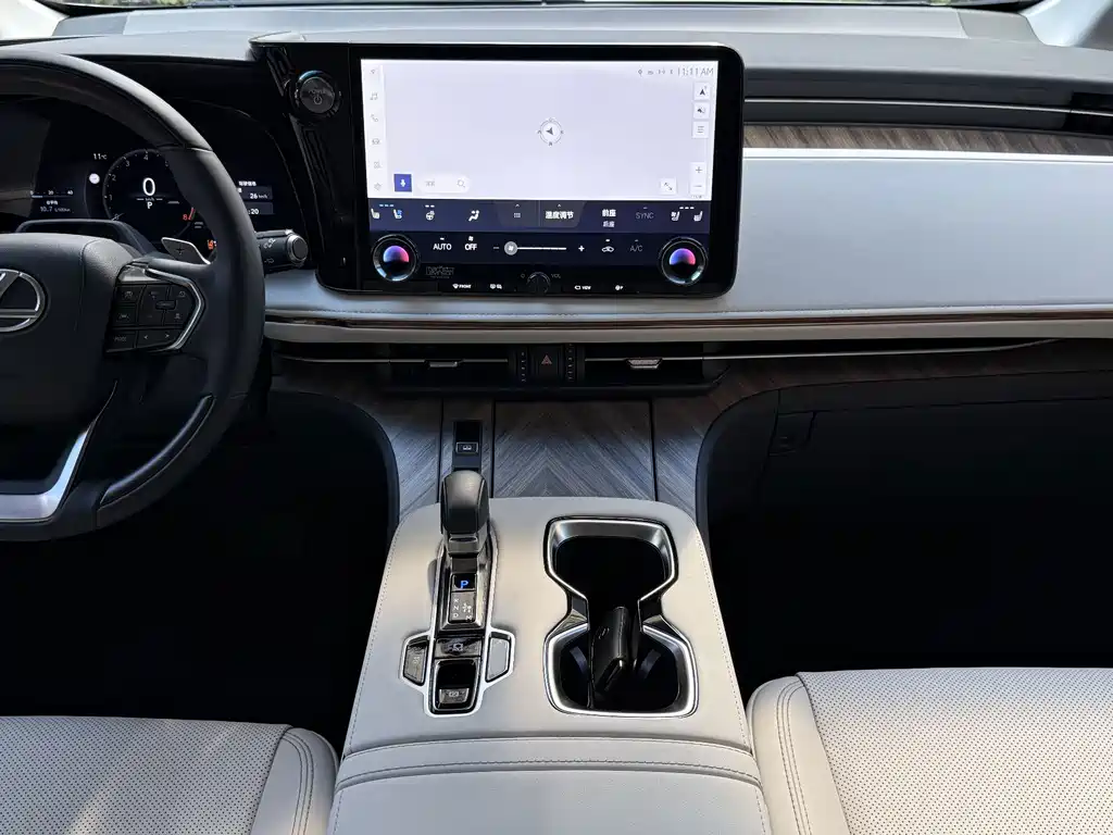 Lexus LM — фото 14