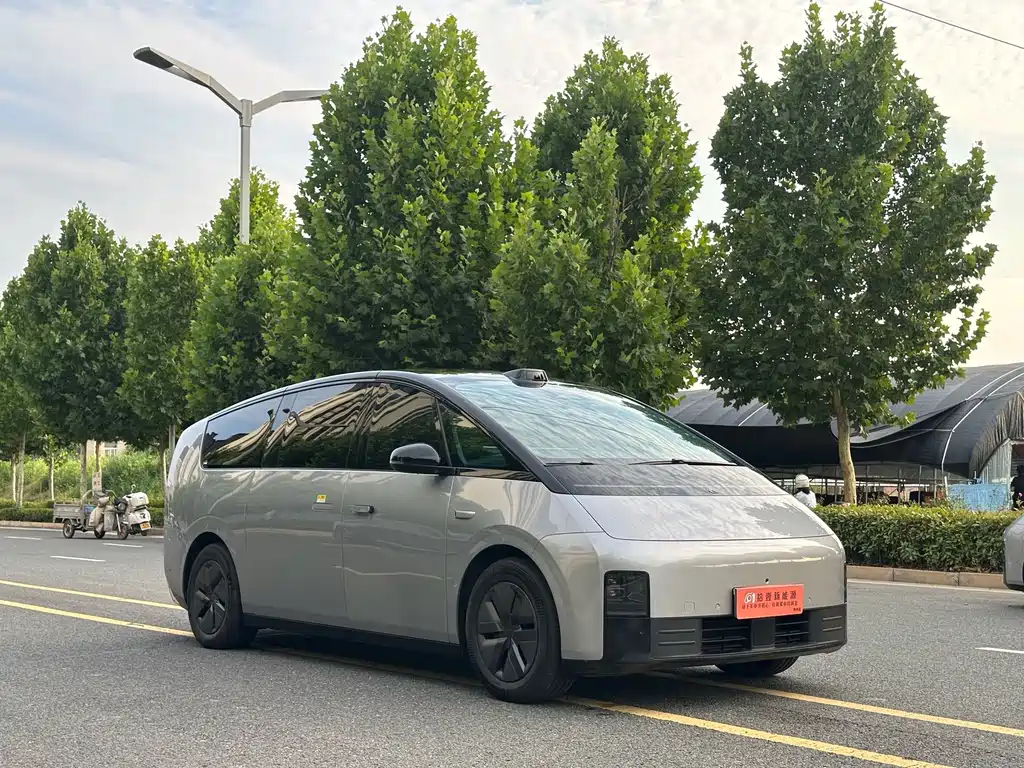 Li Auto Li MEGA — фото 3