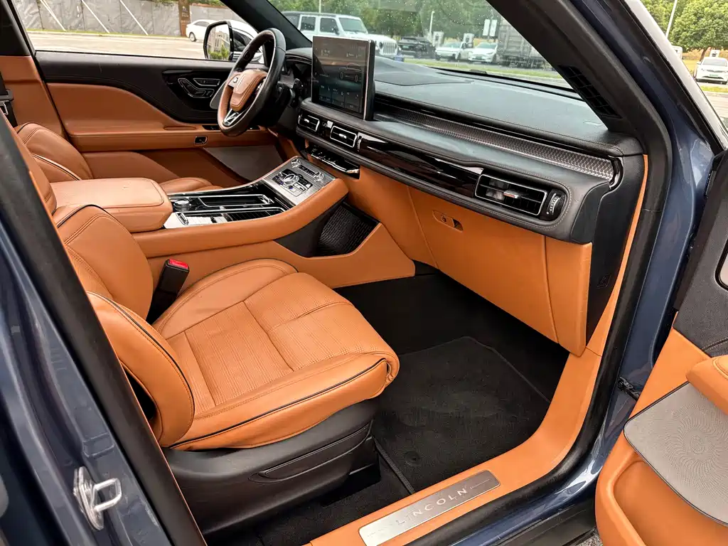 Lincoln Aviator — фото 11