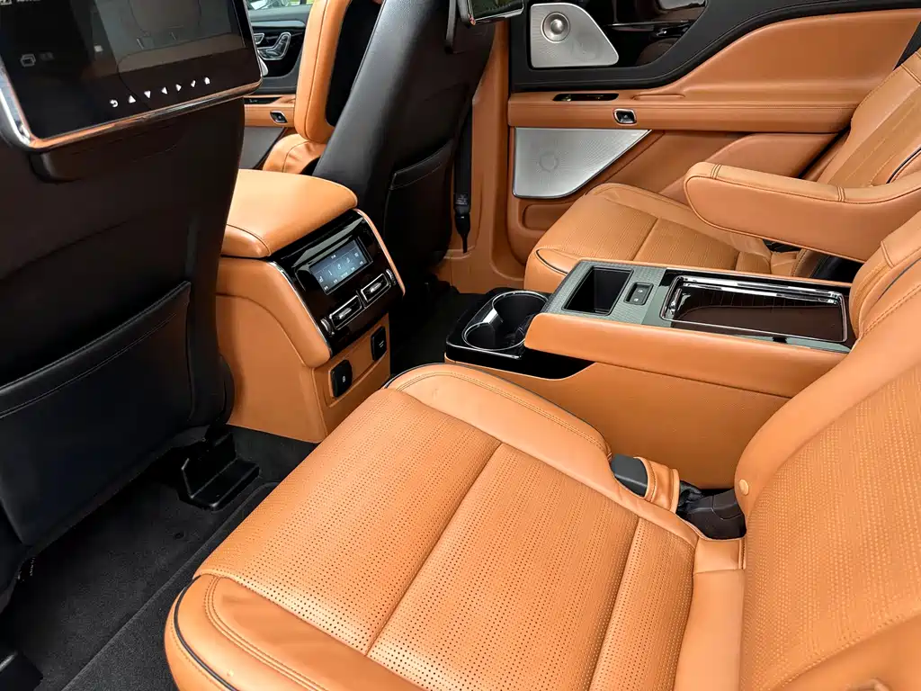 Lincoln Aviator — фото 13