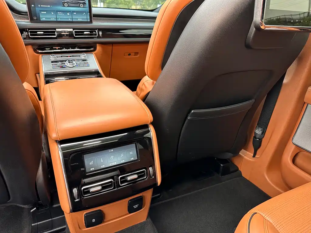Lincoln Aviator — фото 14