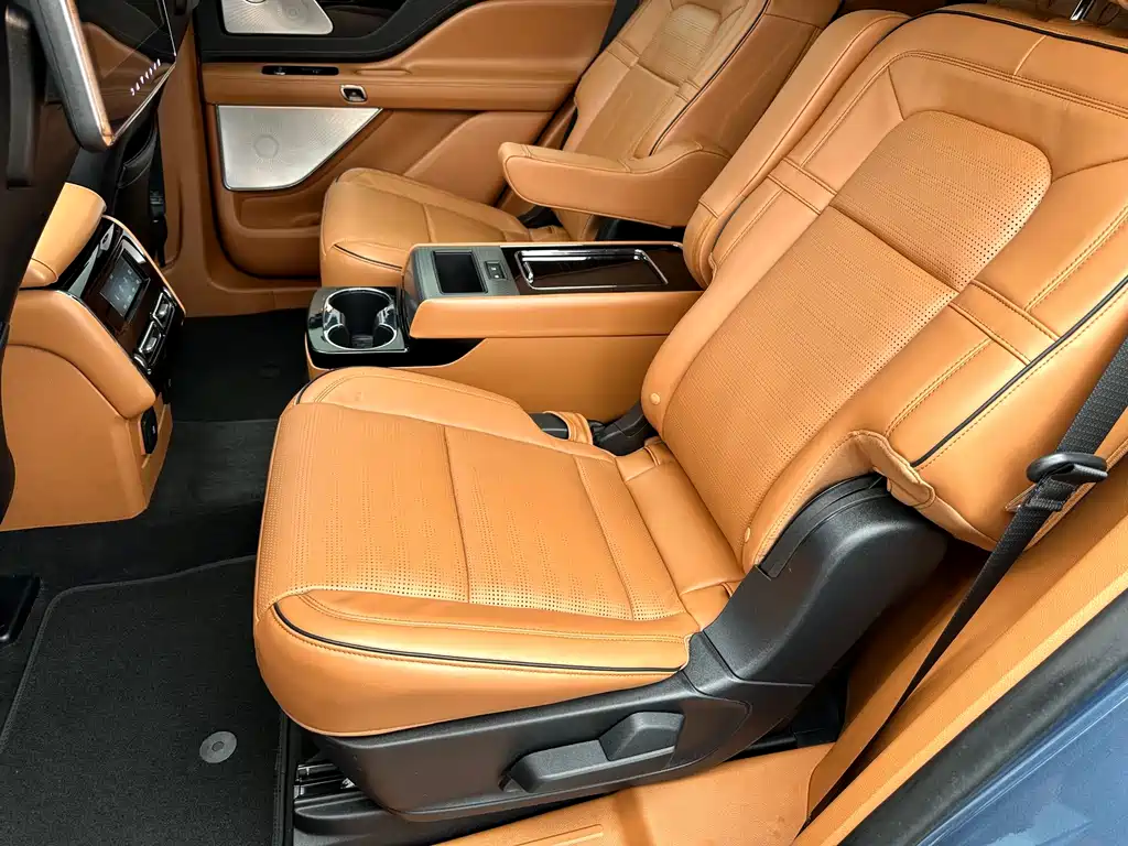 Lincoln Aviator — фото 17