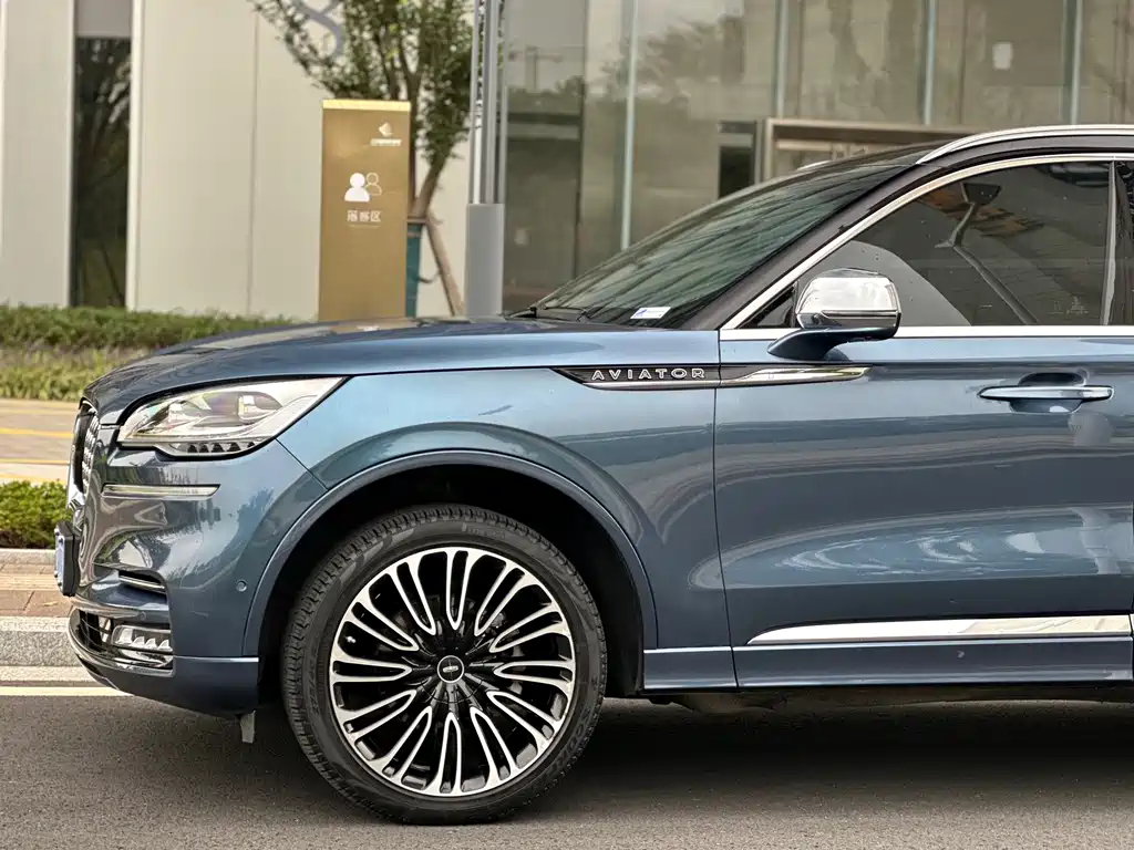 Lincoln Aviator — фото 24