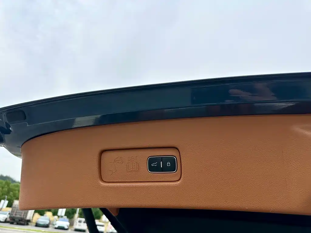 Lincoln Aviator — фото 29