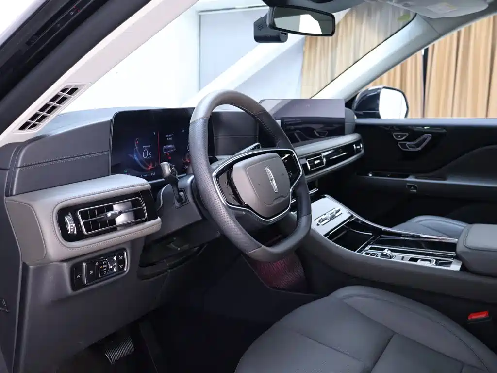 Lincoln Aviator — фото 11