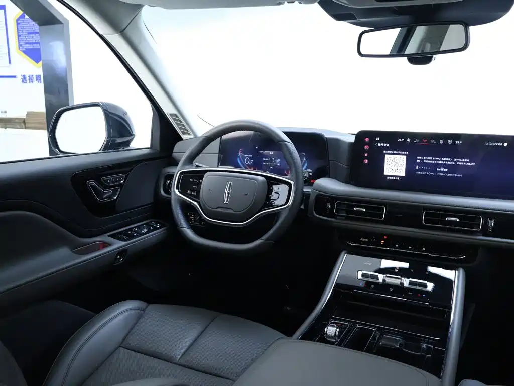 Lincoln Aviator — фото 14