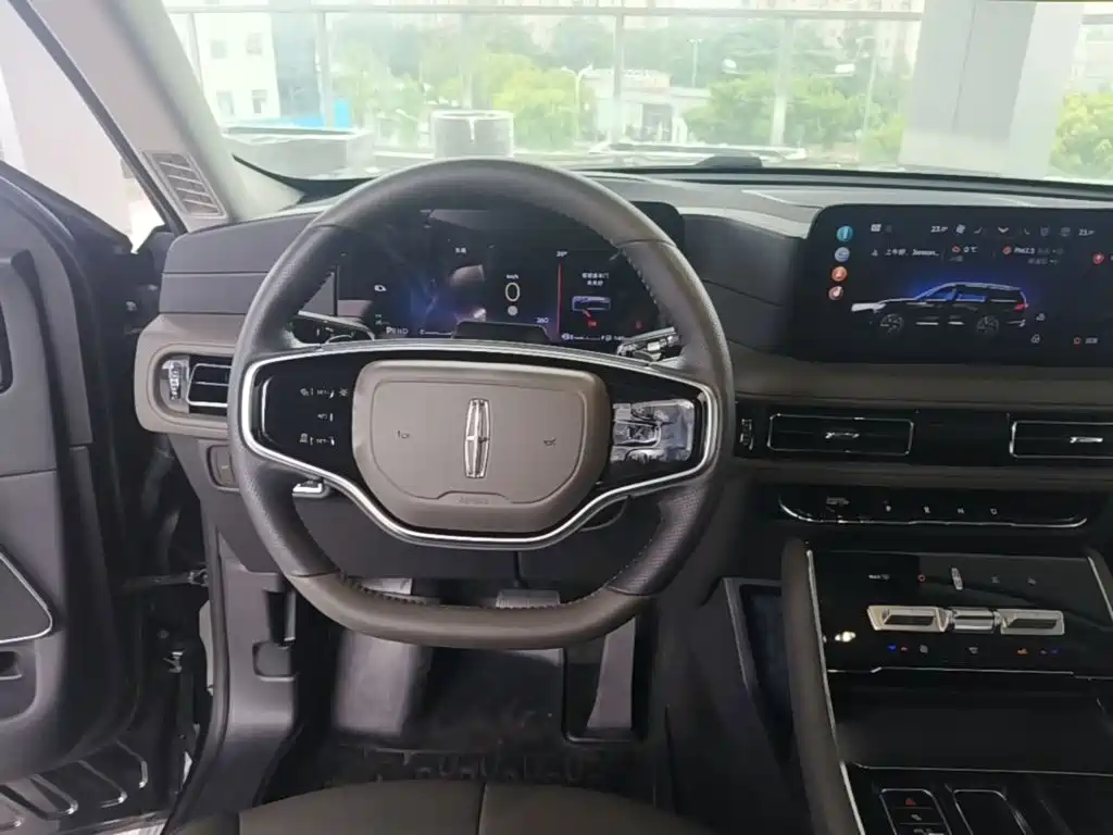 Lincoln Aviator — фото 11