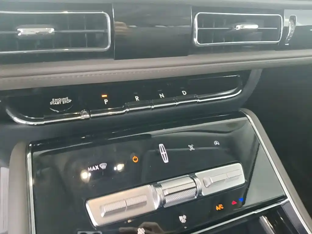 Lincoln Aviator — фото 14