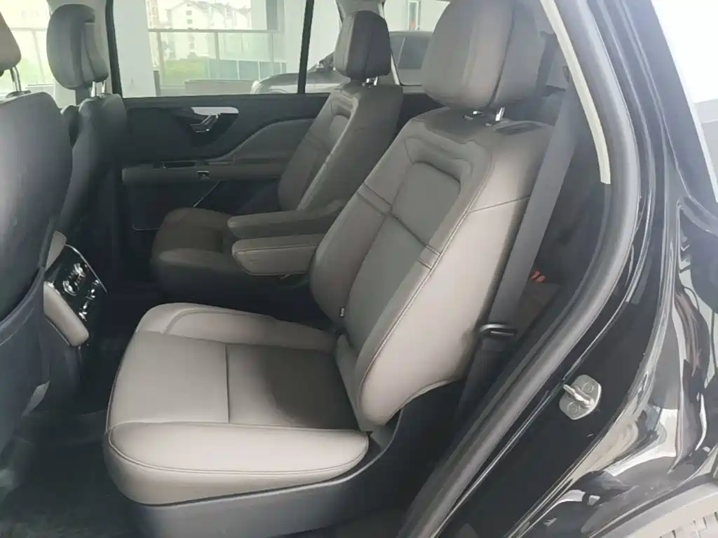 Lincoln Aviator — фото 17
